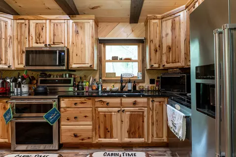 Kitchen - 10175 S Riverbend Rd, Baldwin, MI 49304 photo 5 of 6