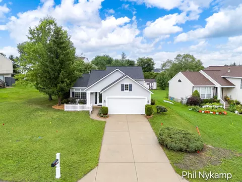 3431 Clear View Dr, Holland, MI 49424