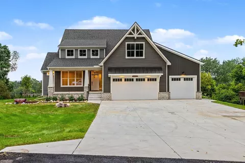 1752 Milford Heights Dr, Milford, MI 48381