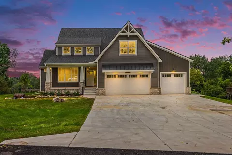 1752 Milford Heights Dr, Milford, MI 48381