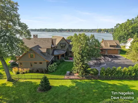 4023 Grandview Dr, Shelbyville, MI 49344