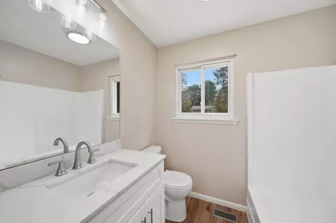 Bath - 2814 Harben St, Jackson, MI 49203 photo 1 of 4