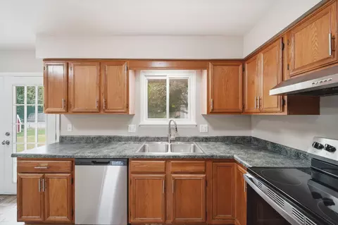 Kitchen - 2814 Harben St, Jackson, MI 49203 photo 3 of 3