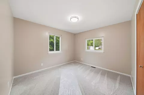 Bedroom - 2814 Harben St, Jackson, MI 49203 photo 6 of 7