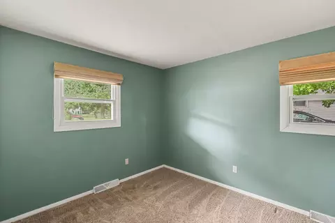 Bedroom - 735 White Pigeon Rd, Constantine, MI 49042 photo 4 of 6