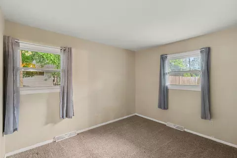 Bedroom - 735 White Pigeon Rd, Constantine, MI 49042 photo 5 of 6