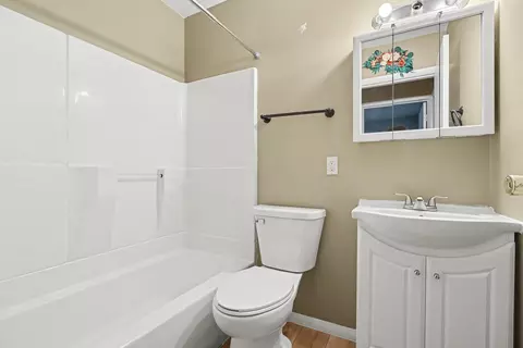 Bath - 735 White Pigeon Rd, Constantine, MI 49042 photo 1 of 1