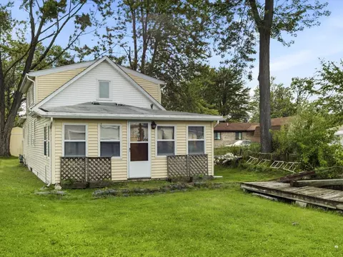 Exterior - 124 N Park Dr, Algonac, MI 48001 photo 3 of 4