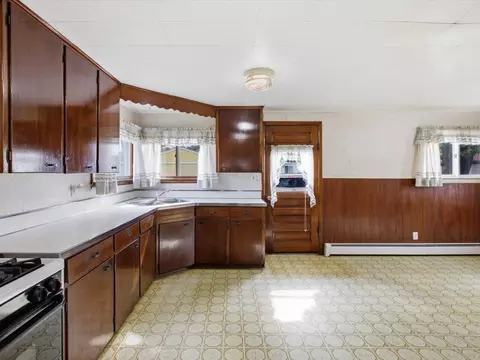 Kitchen - 124 N Park Dr, Algonac, MI 48001 photo 2 of 4