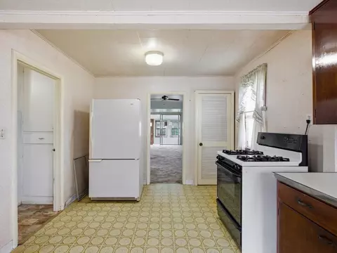 Kitchen - 124 N Park Dr, Algonac, MI 48001 photo 4 of 4
