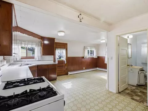 Kitchen - 124 N Park Dr, Algonac, MI 48001 photo 3 of 4