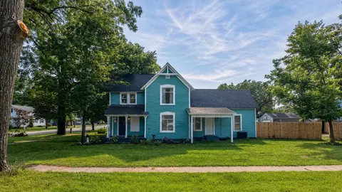 102 Pine St, Paw Paw, MI 49079