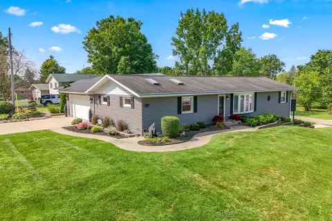 745 Wright St, Jonesville, MI 49250