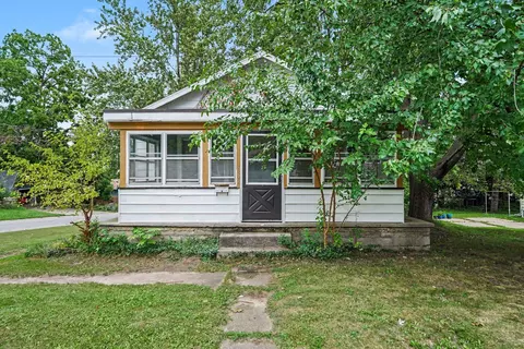 952 Calvary Ave NW, Grand Rapids, MI 49504