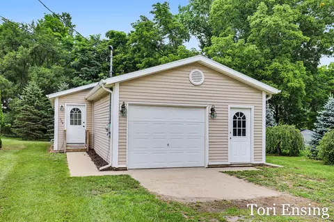 326 N Mills St, Greenville, MI 48838