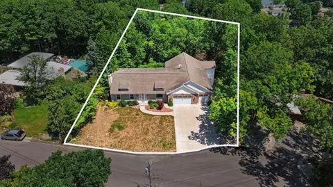 4994 Bluff Dr NE, Grand Rapids, MI 49525