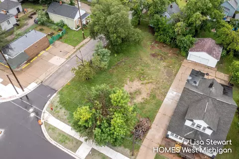 558 E Apple Ave, Muskegon, MI 49442