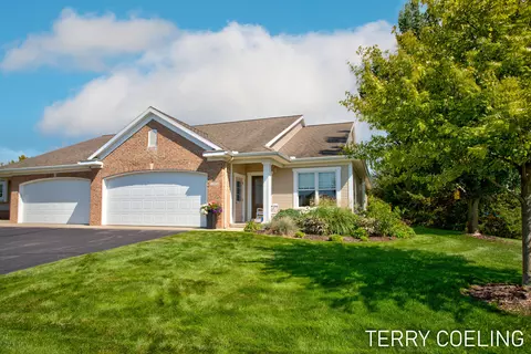 5924 Elmwood Lake Dr, Hudsonville, MI 49426
