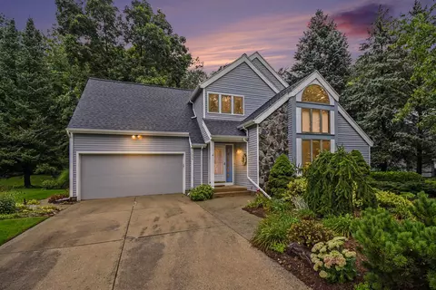 6039 Arroyo Vista Dr NE, Rockford, MI 49341