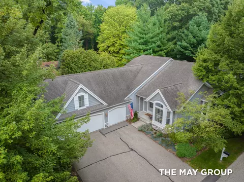 2431 Summit Ridge Dr NE, Grand Rapids, MI 49505