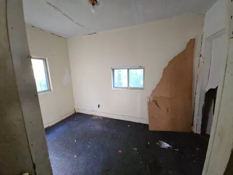 Bedroom - 1915 River St, Jackson, MI 49202 photo 3 of 7