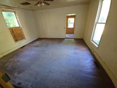 Bedroom - 1915 River St, Jackson, MI 49202 photo 2 of 7