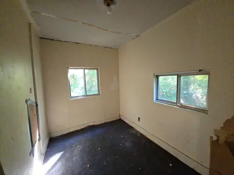 Bedroom - 1915 River St, Jackson, MI 49202 photo 4 of 7