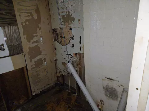 Bath - 1915 River St, Jackson, MI 49202 photo 3 of 4