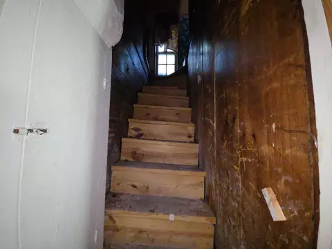 Entry Way - 1915 River St, Jackson, MI 49202 photo 8 of 10