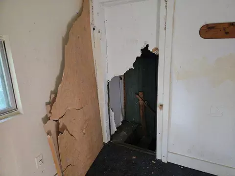 Entry Way - 1915 River St, Jackson, MI 49202 photo 6 of 10
