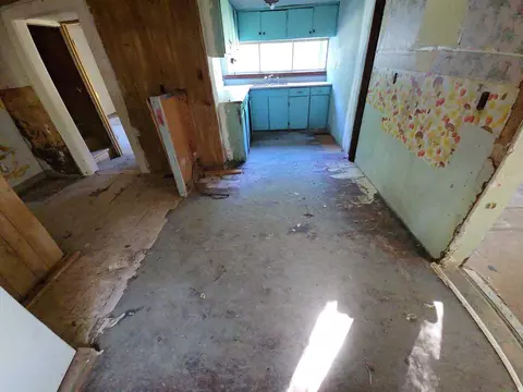 Entry Way - 1915 River St, Jackson, MI 49202 photo 2 of 10