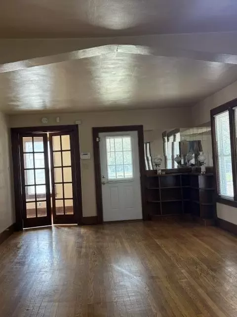Living - 635 E Main St, Benton Harbor, MI 49022 photo 3 of 3