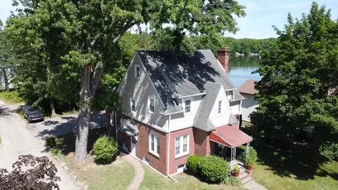601 N Kalamazoo St, Paw Paw, MI 49079