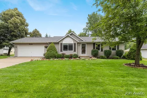 5064 Shinnecock Hills Dr NW, Comstock Park, MI 49321