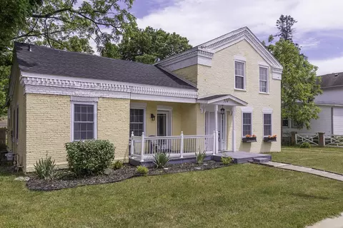 514 Kalamazoo St, Paw Paw, MI 49079