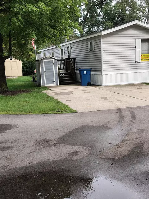 2701 Huizenga St #25, Norton Shores, MI 49444