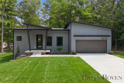8410 Brower Ave NE, Rockford, MI 49341
