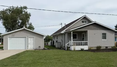 8680 Navaho Trl, Howard City, MI 49329