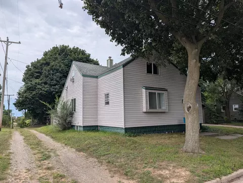 504 Adams St, Ludington, MI 49431