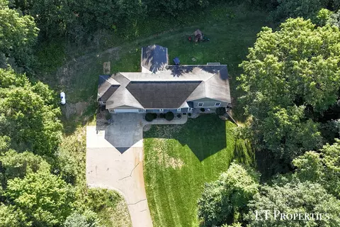 7801 Cascade Rd SE, Grand Rapids, MI 49546
