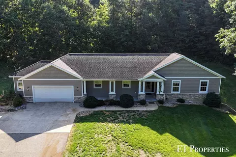 7801 Cascade Rd SE, Grand Rapids, MI 49546