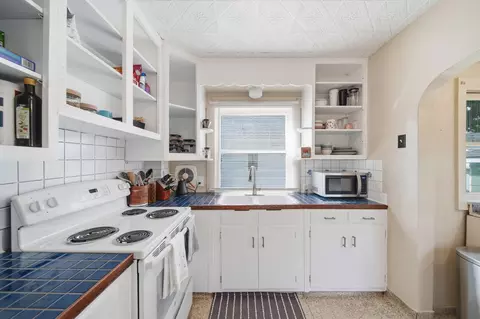Kitchen - 626 Orange St, Jackson, MI 49202 photo 1 of 4