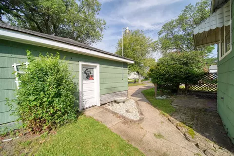 Exterior - 626 Orange St, Jackson, MI 49202 photo 10 of 15