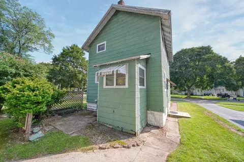 Exterior - 626 Orange St, Jackson, MI 49202 photo 11 of 15