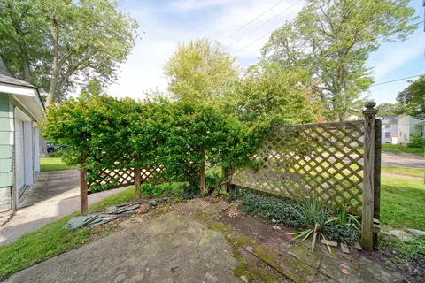 Exterior - 626 Orange St, Jackson, MI 49202 photo 9 of 15