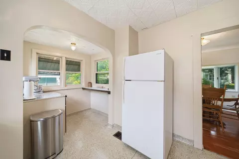 Kitchen - 626 Orange St, Jackson, MI 49202 photo 3 of 4