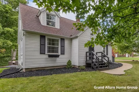 5119 18 Mile Rd NE, Cedar Springs, MI 49319