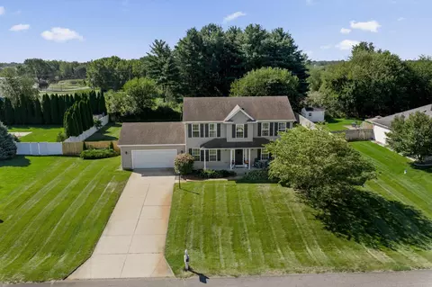 69428 Sundance Dr, Edwardsburg, MI 49112