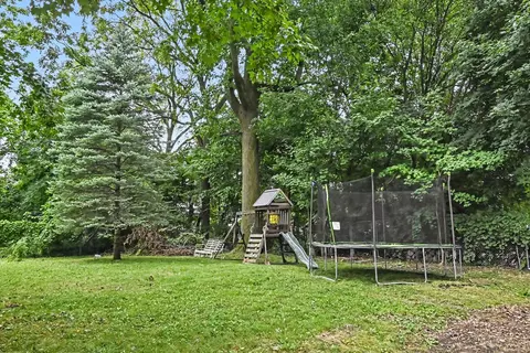 Exterior - 939 Maple Ave, Jackson, MI 49203 photo 4 of 4