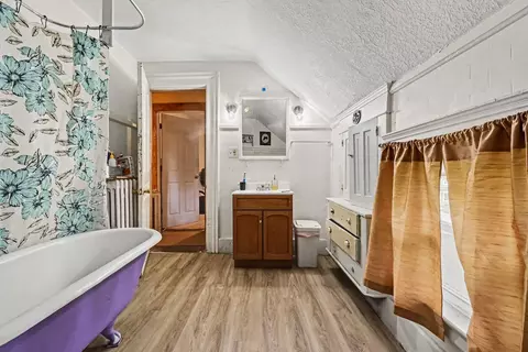 Bath - 939 Maple Ave, Jackson, MI 49203 photo 4 of 5